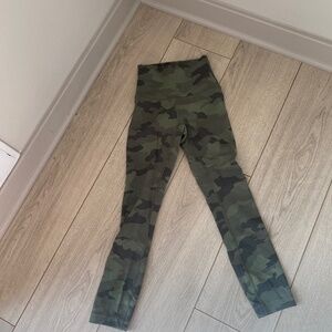 Lululemon green camo size 0 excellent used condition